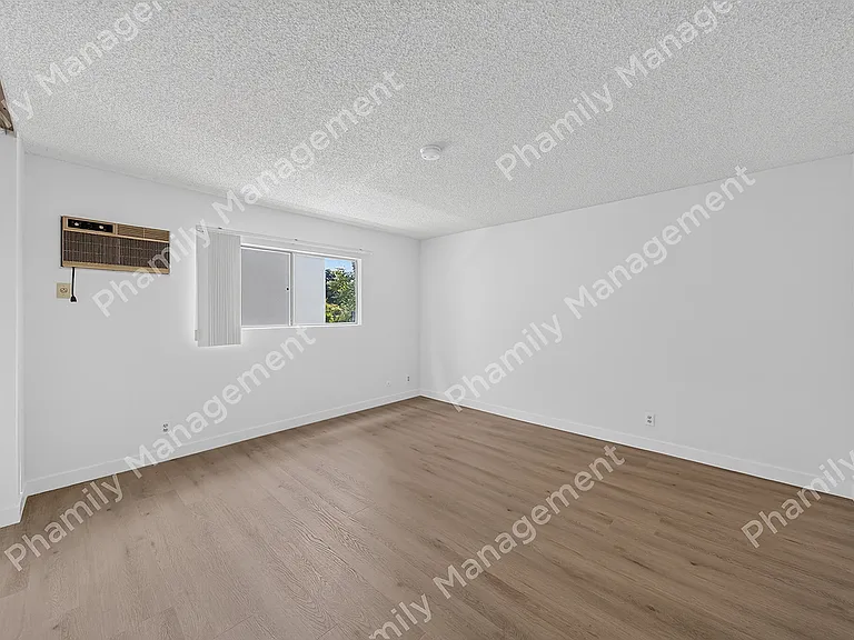 11575 Moorpark St #108 — Photo 10