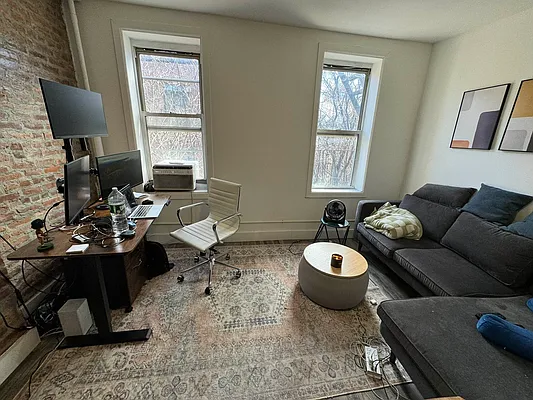 Rented by Delmark Realty LLC | media 25