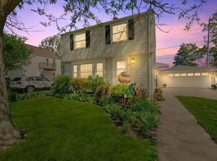210 E Gauer Cir, Milwaukee, WI 53207