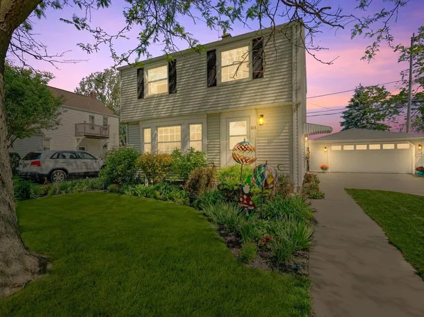 210 East Gauer CIRCLE, Milwaukee, WI 53207
