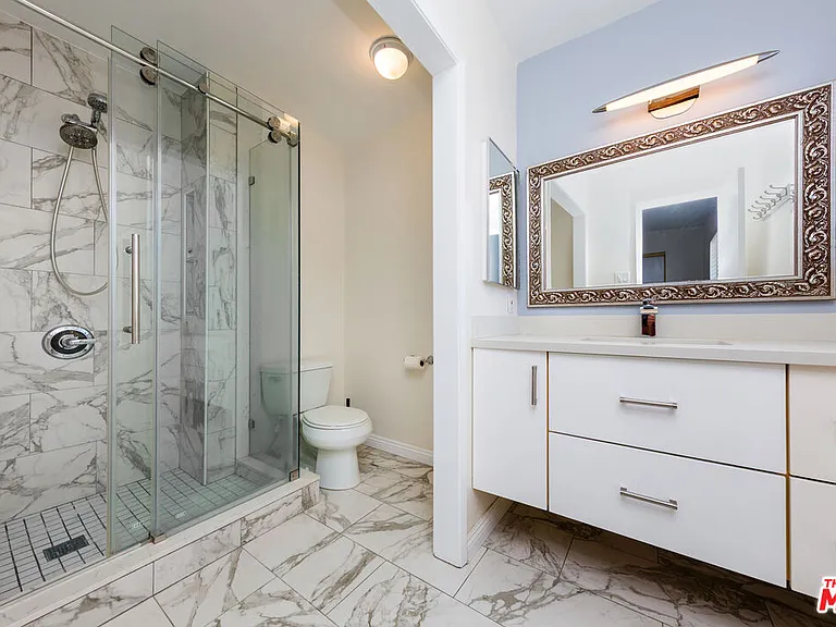 5848 Hazeltine Ave #10 — Photo 9