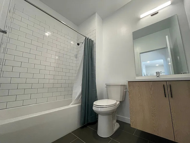 104 Howe St — Photo 89