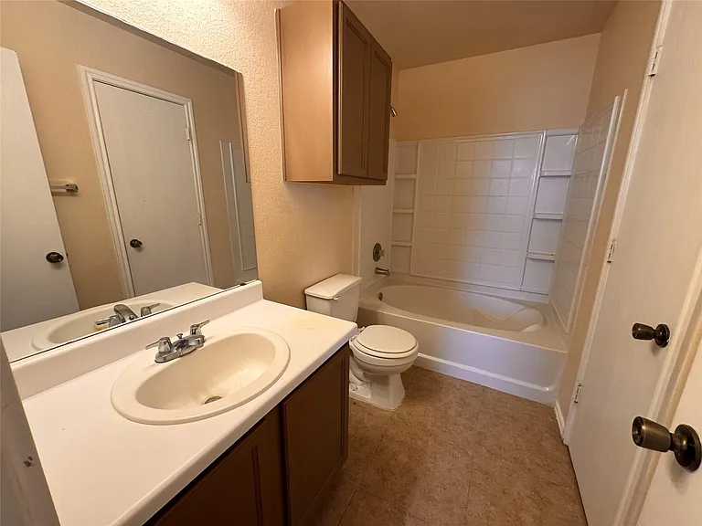 12840 Saint Mary Dr — Photo 25