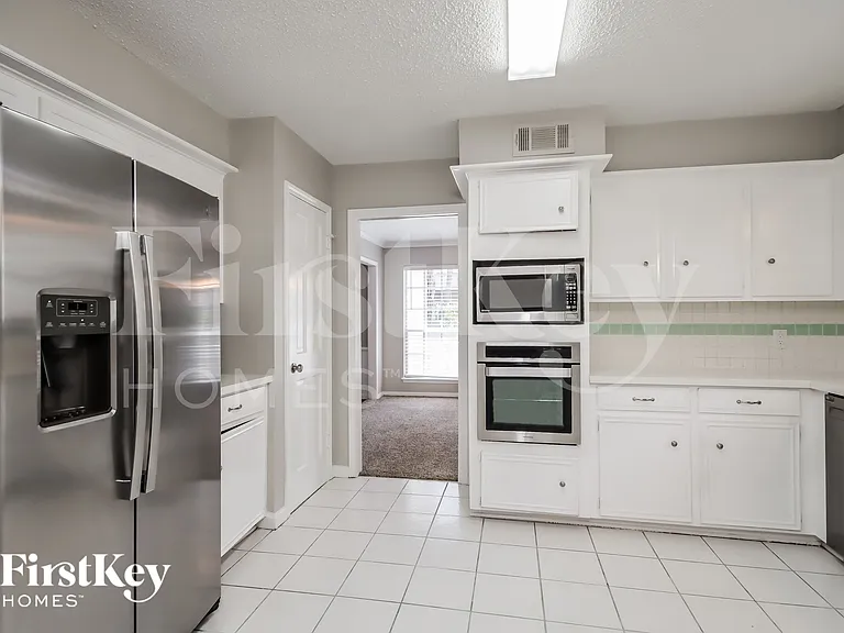 1702 Corral Dr — Photo 5