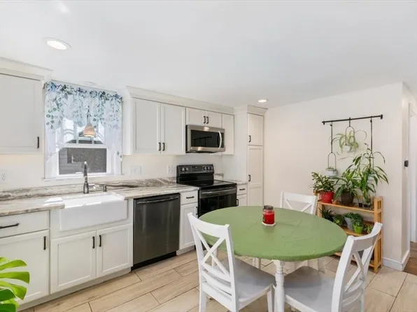 75 Franklin St, Tewksbury, MA 01876