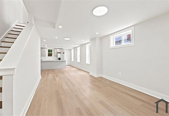 5th image of 6211 Larchwood Ave