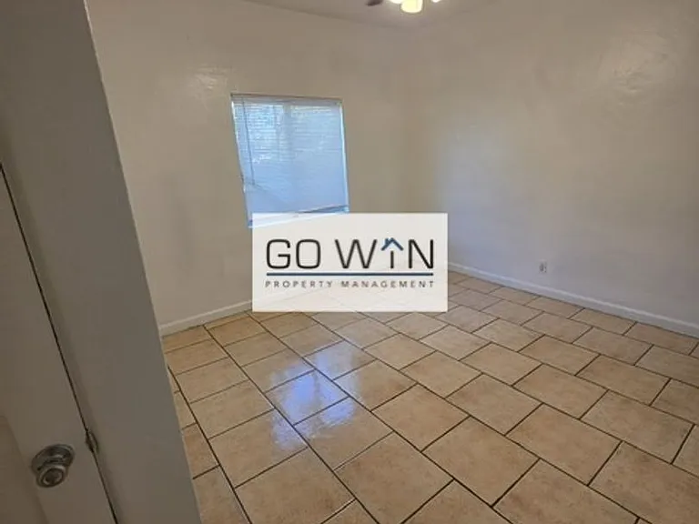 1832 E Harvard St — Photo 14