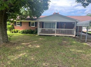 301 Garvin Lake Rd, Gaffney, SC 29340