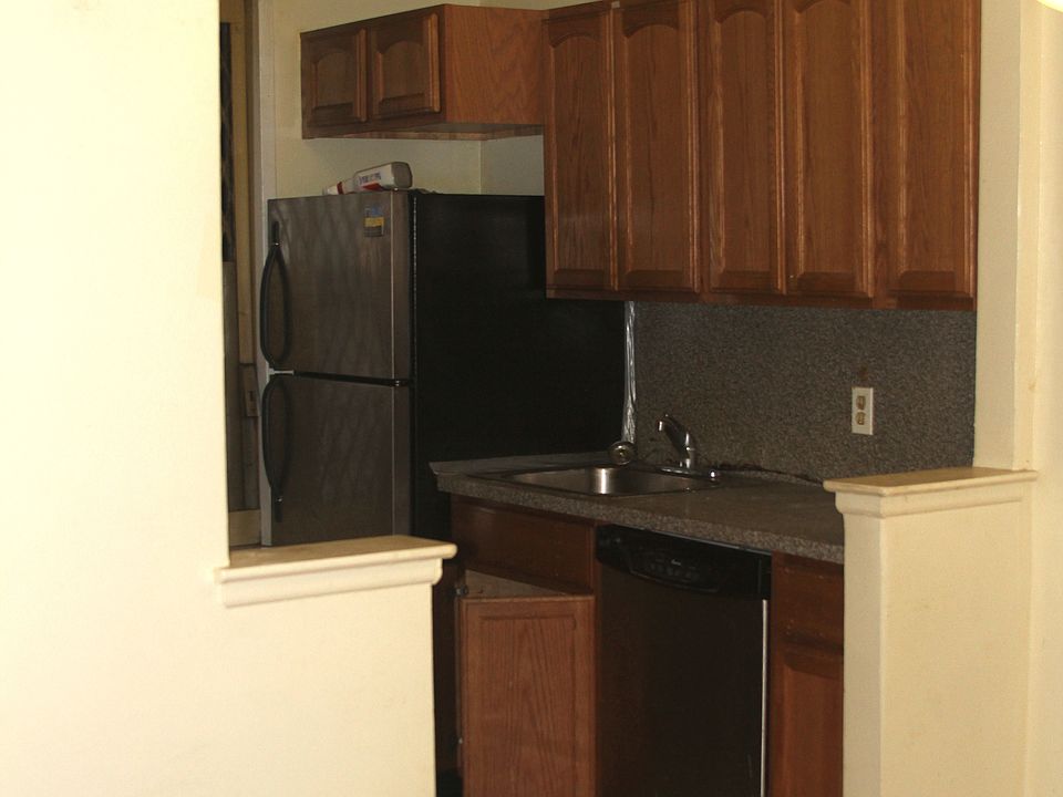 2nd image of 14325 Roosevelt Ave