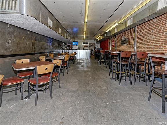 4th image of 3523 N Broadway