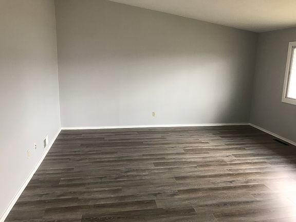 3rd image of 107 Destroyer St