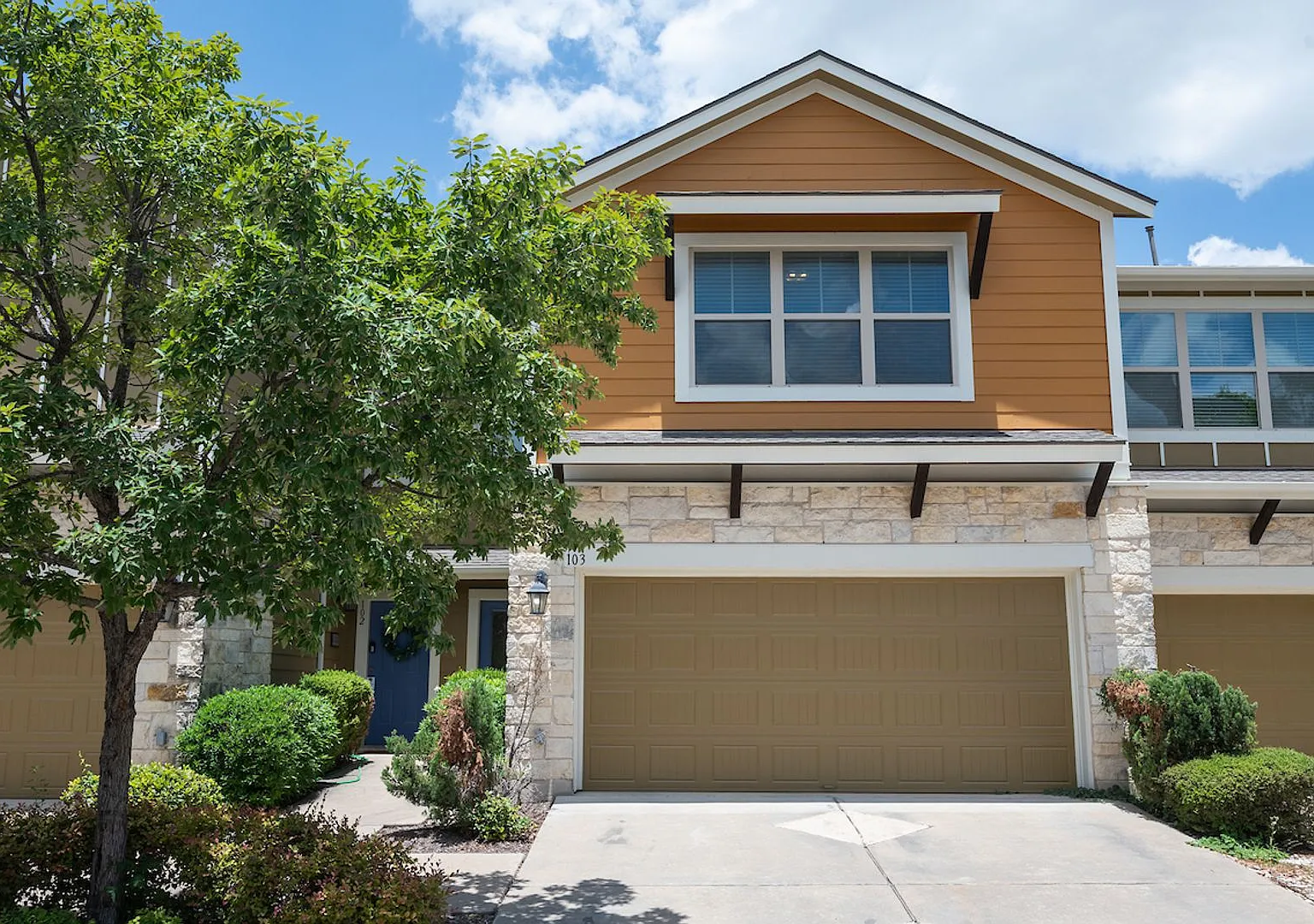 Model Home in City Side Condo Community — Photo 1