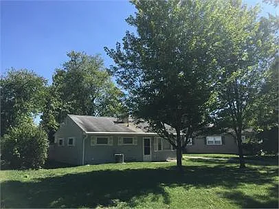 359 Ardmoor Dr photo 1