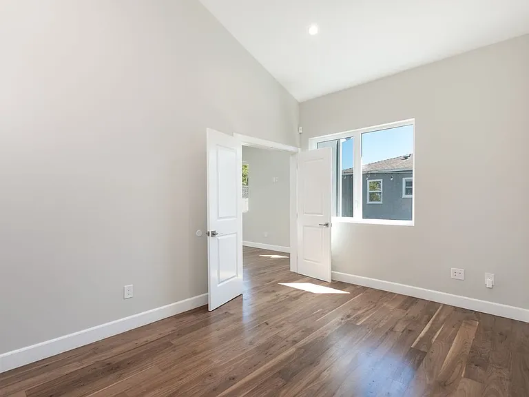 7849-7851 Airlane Ave — Photo 11