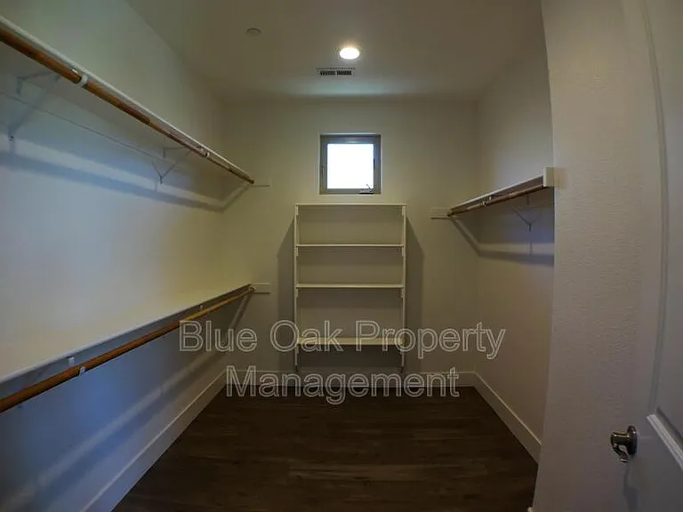 1584 Champlain Way — Photo 10
