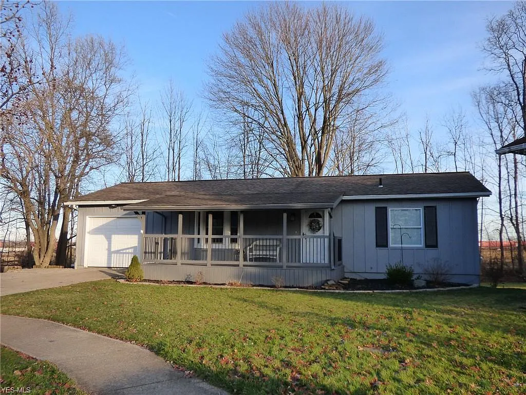 888 Revere Cir photo 1