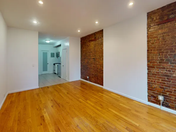 418 East 74th Street image 2 of 8