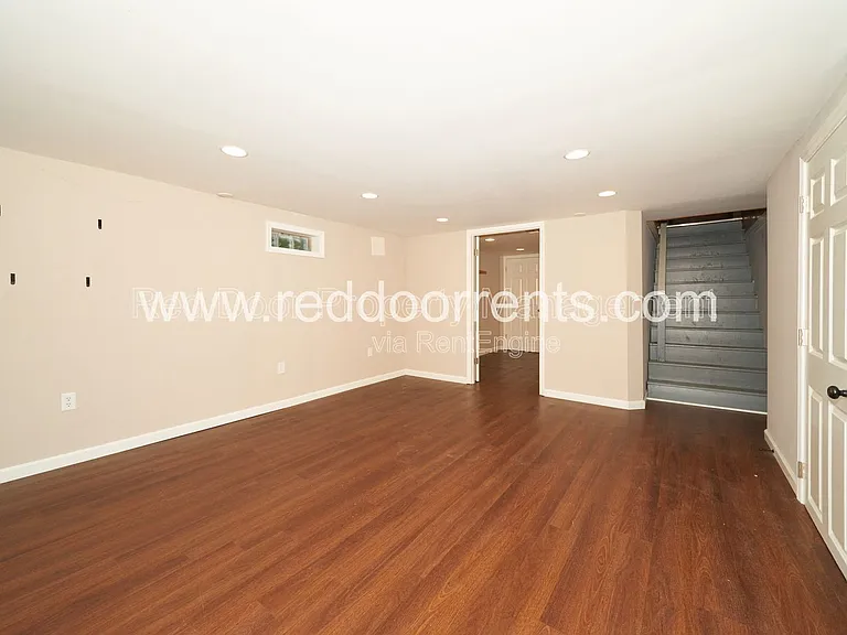 412 N Merrill St — Photo 4