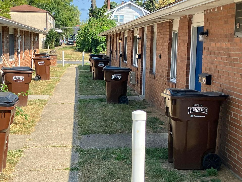 2nd image of 1913 Denune Ave