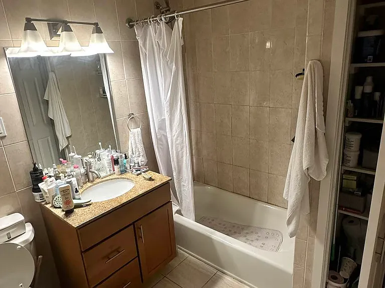 21-22 Newtown Ave #1A — Photo 6