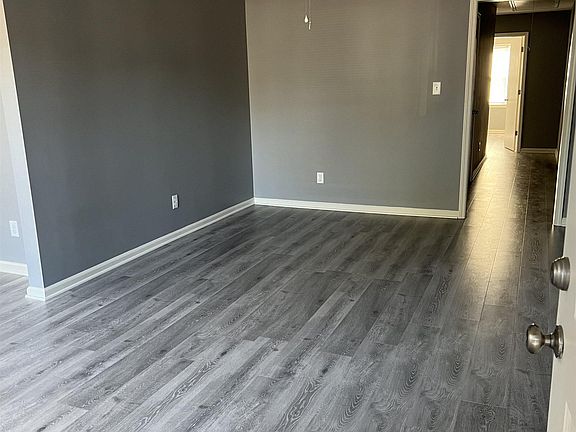 3rd image of 2251 Longstreet Dr