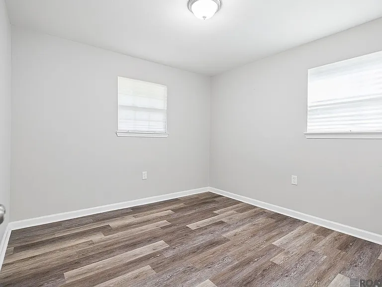 9046 Kingcrest Pkwy — Photo 11