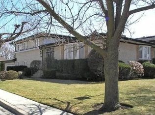 7057 N Tripp Ave, Lincolnwood, IL 60712