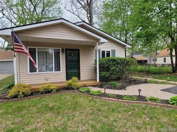 6384 Fortune Dr, Waterford, MI 48329