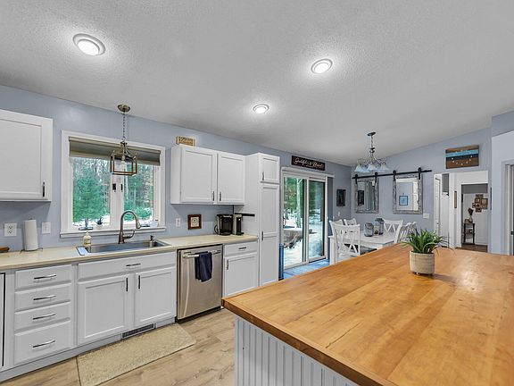 3rd image of 2216 N Jebavy Dr