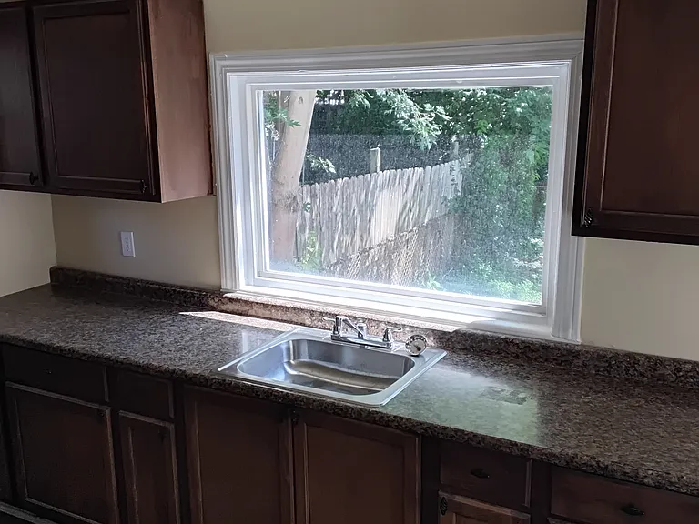2712 Alexandria Ave — Photo 4