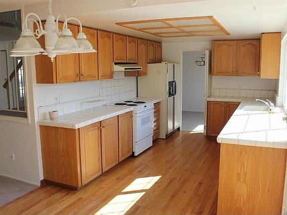4th image of 1701 Granada Ct