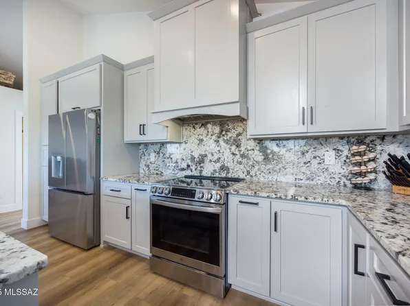 1302 W Coyote Trl, Benson, AZ 85602