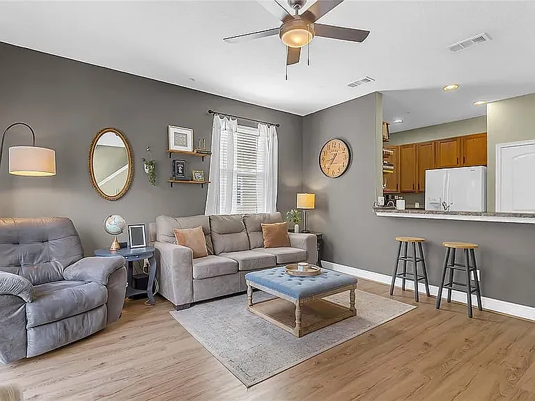 28 W Esther St #E — Photo 8