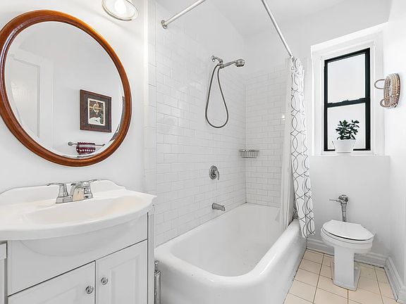 5th image of 4414 Cayuga Ave APT 5D
