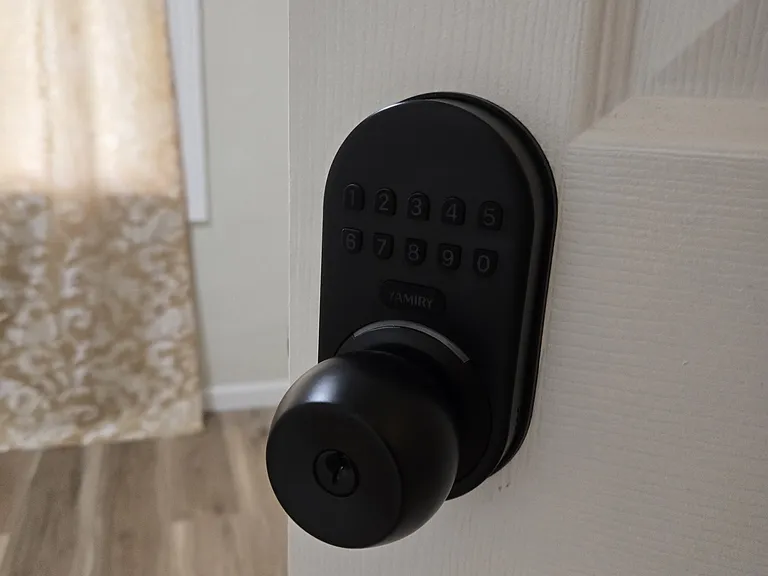Bedroom 3 
Keypad lock