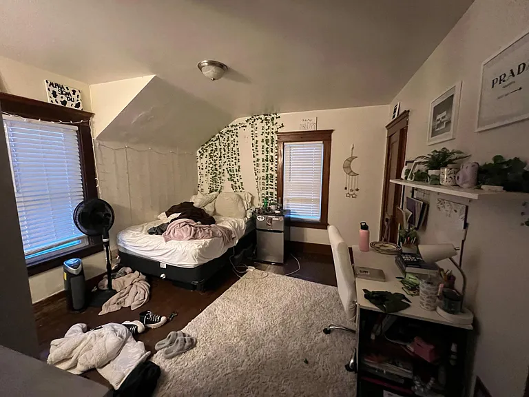 140 Winspear Ave — Photo 9