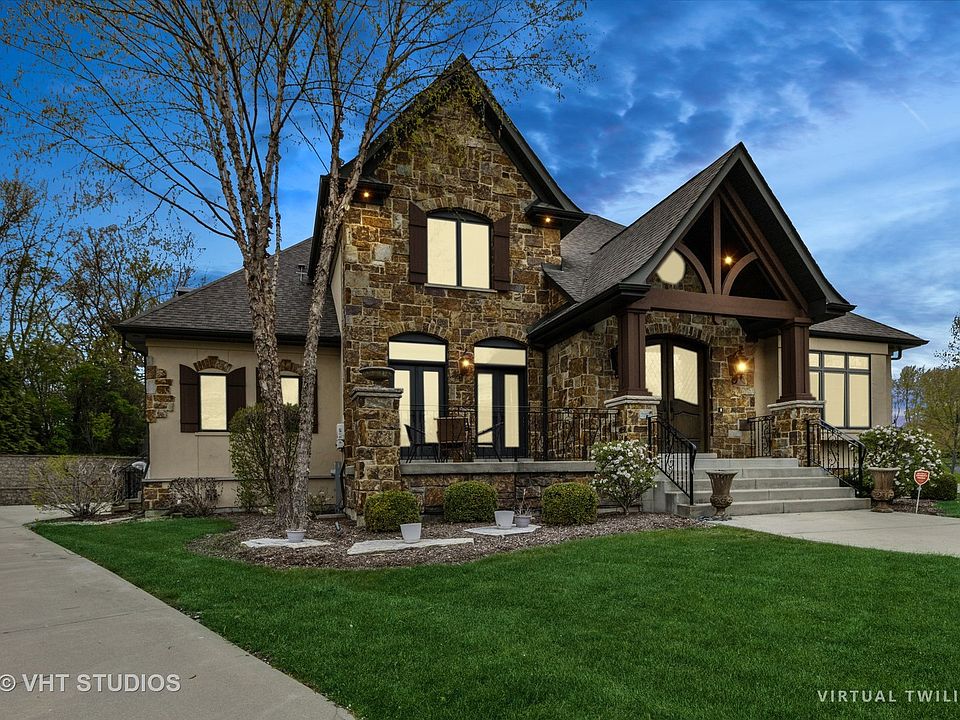 1st image of 334 N Waynes Ct