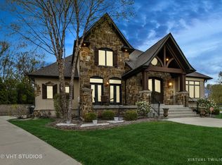 334 N Waynes Ct, Palatine, IL 60067