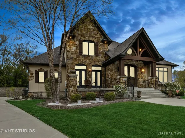 334 N Waynes Ct, Palatine, IL 60067