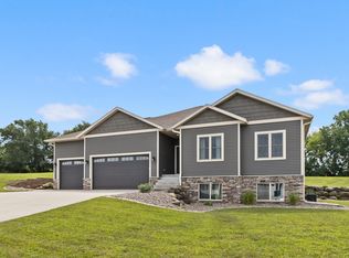420 Ridgeway Dr, Rio, WI 53960