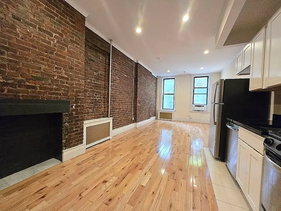 145 Sullivan St #2V