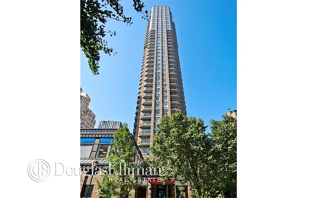 Rented by Douglas Elliman | media 19