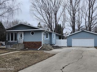 17 Garden Ct NW, East Grand Forks, MN 56721