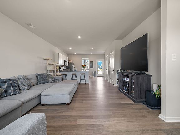 3rd image of 203 Ridgely Blvd