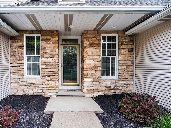 5th image of 22 Fieldstone