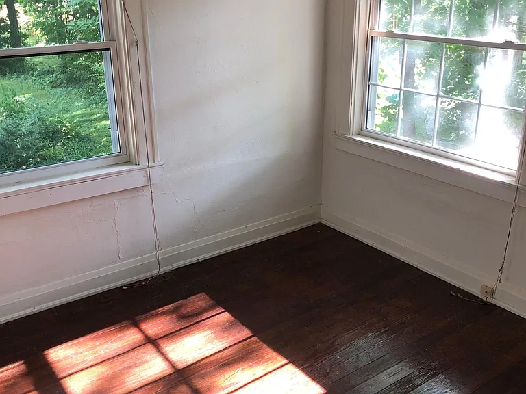 720 E University St — Photo 11