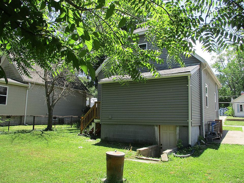 2nd image of 219 Broadway Ave
