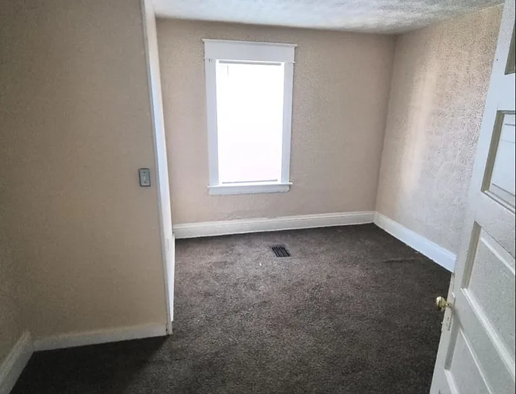 415 Everett St — Photo 3
