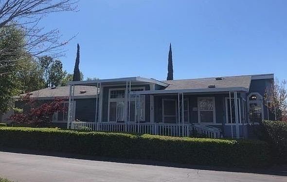 1st image of 84 Bouganvillea Ave