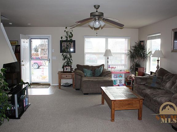 2nd image of 789 N River Rock Dr